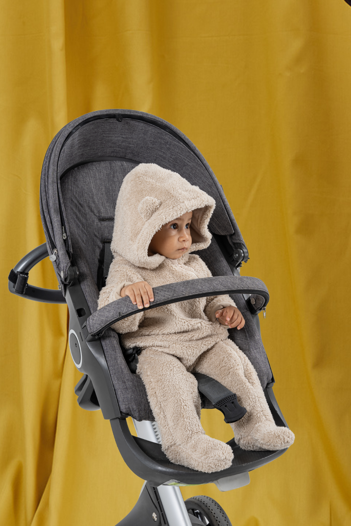 Plüsch-Overall mit Bärenohr-Kapuze