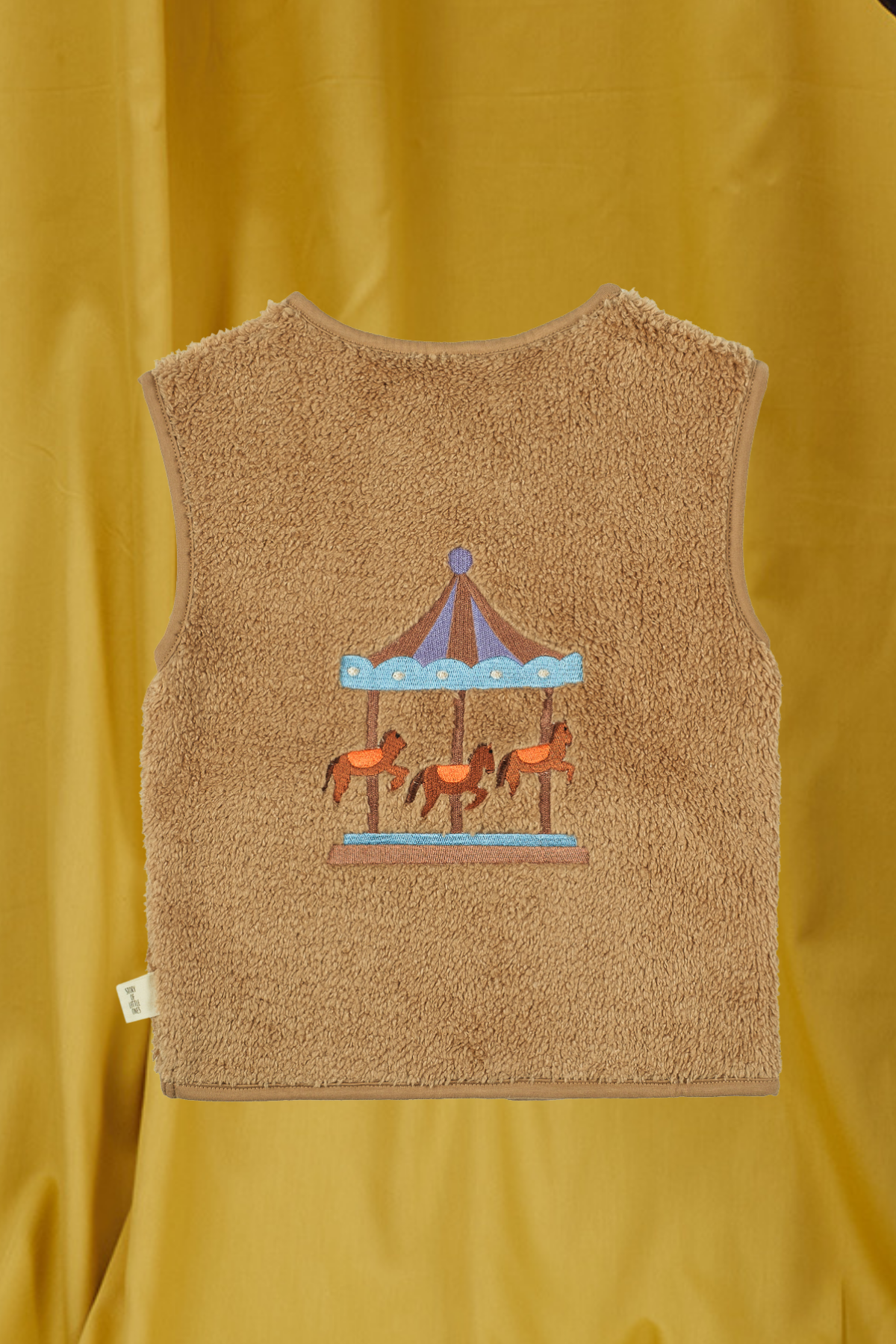 Carousel Peluş Yelek - Karamel
