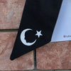 Tuba Vesaire Atatürk Silüetli Bayrak Baskılı Toka - Siyah