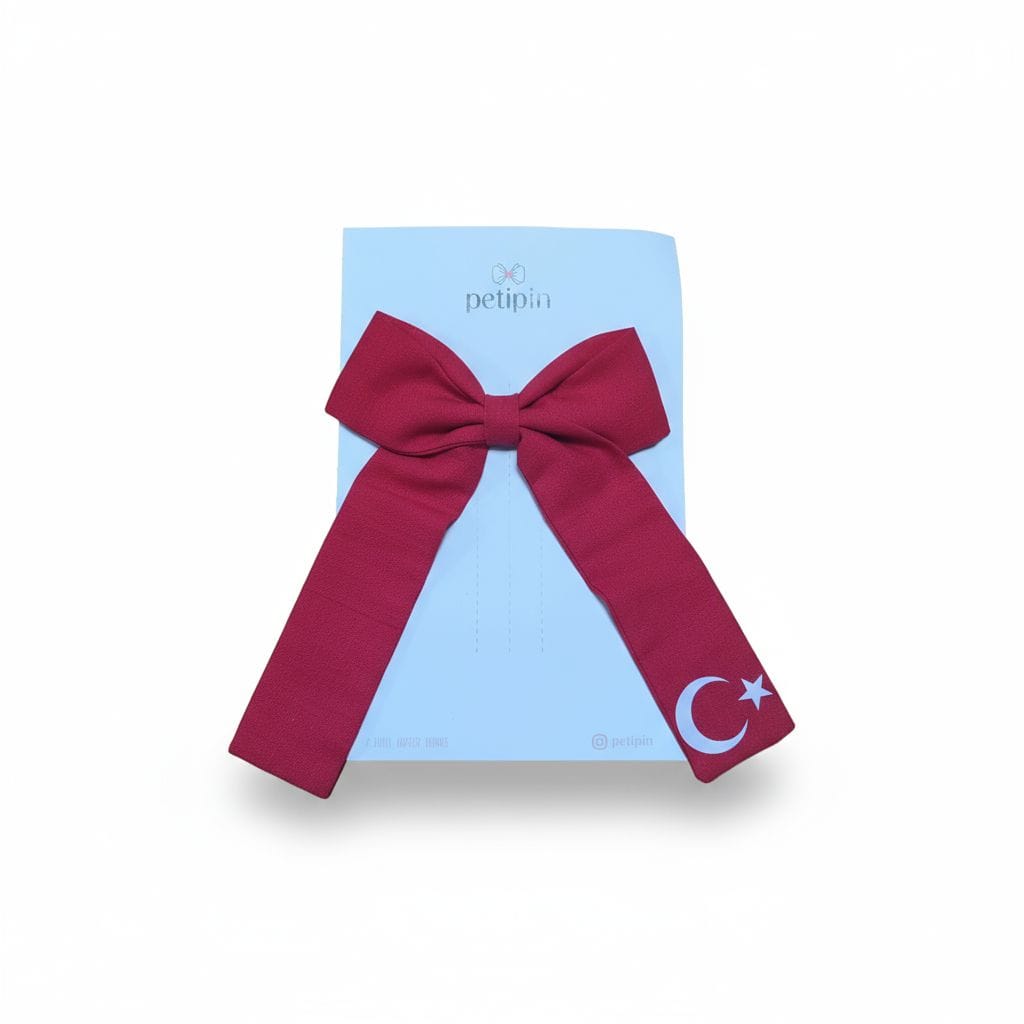 Petipin Kırmızı Bayrak Temalı Uzun Fiyonk Toka