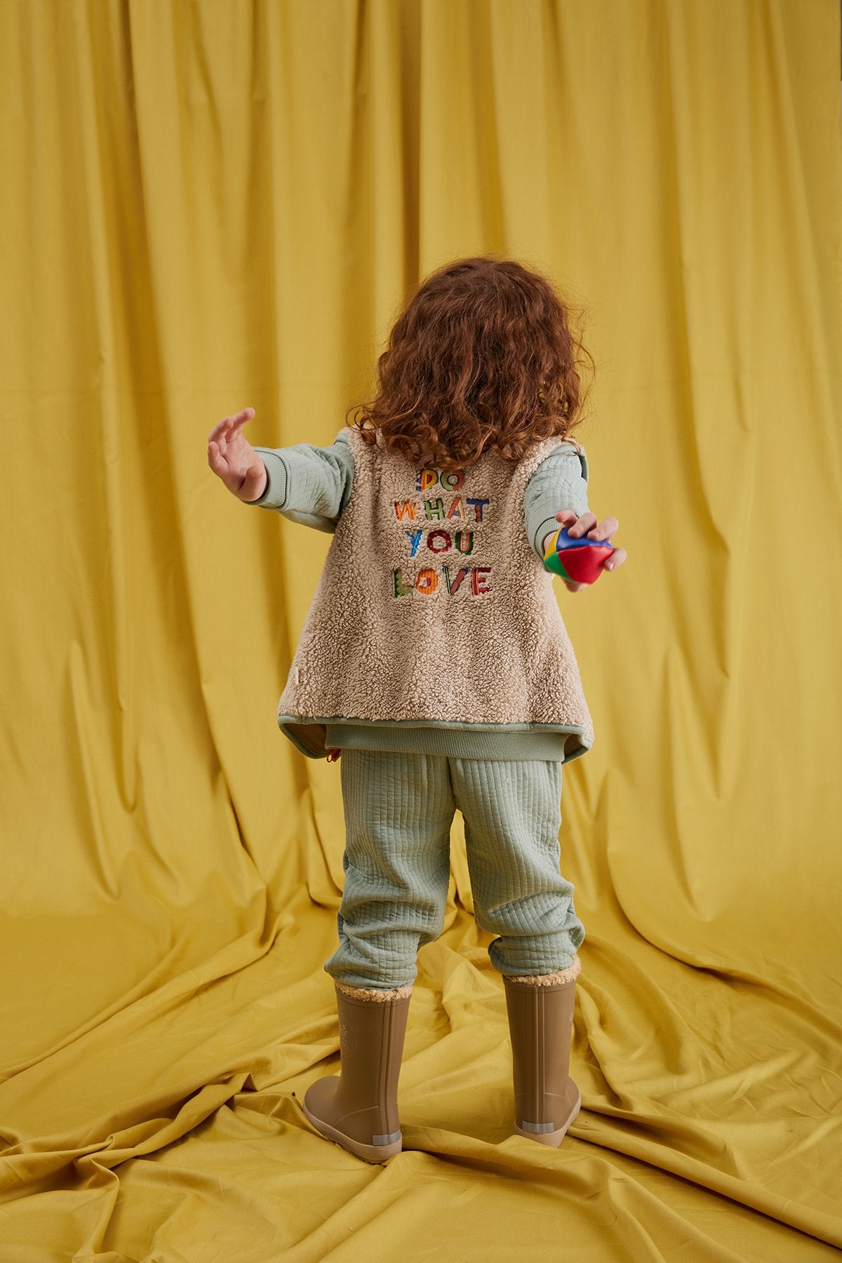 Slogan Nakışlı Peluş Yelek - Bej